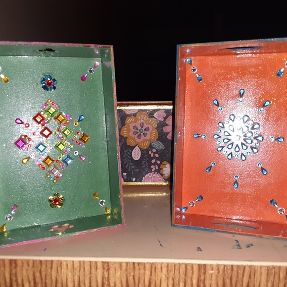 Shadowbox/wall hanging set. - Picture 2 of 4